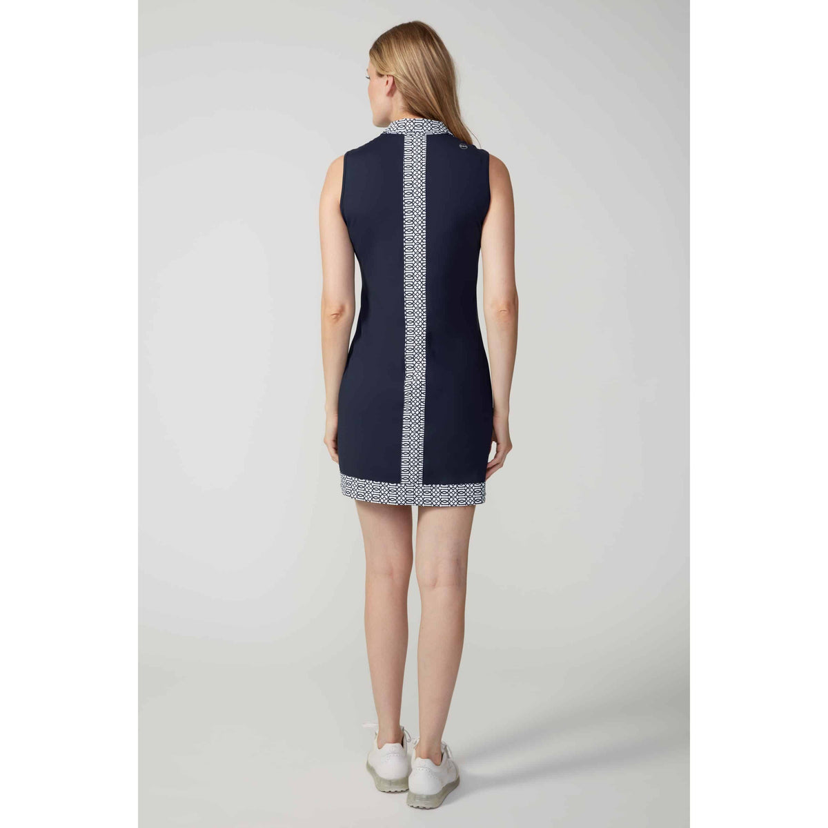 ROBE SWING CONTROL SANS MANCHES NECK DRESS